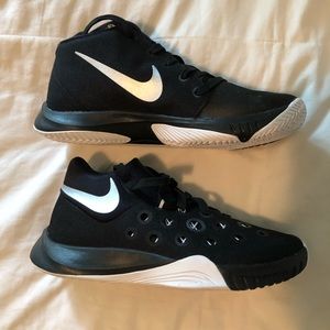 Women's Nike Zoom athletic shoes. Size 6.5 mens